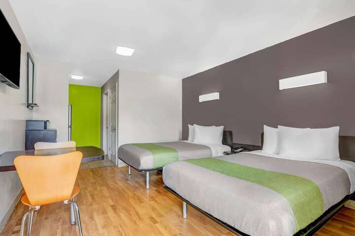 Room 10 of 33