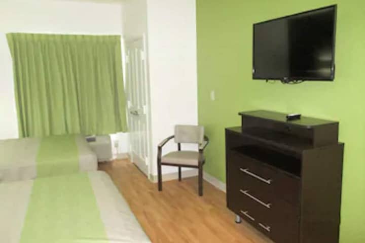 Room 27 of 38