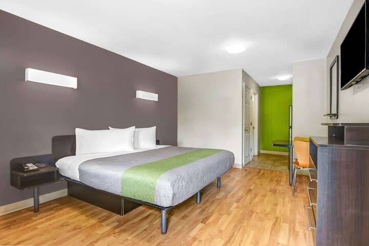 Room 7 of 33