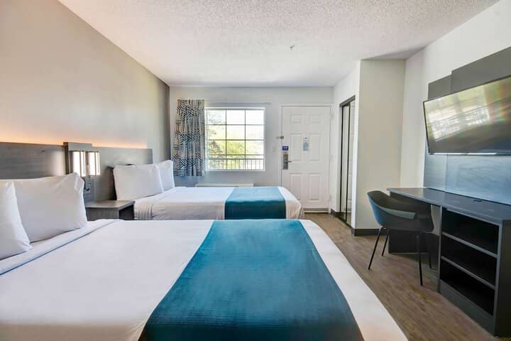 Room 8 of 30