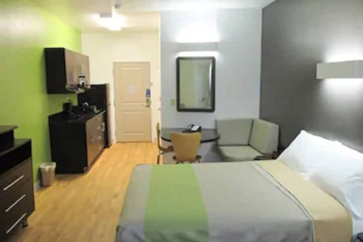 Room 26 of 38