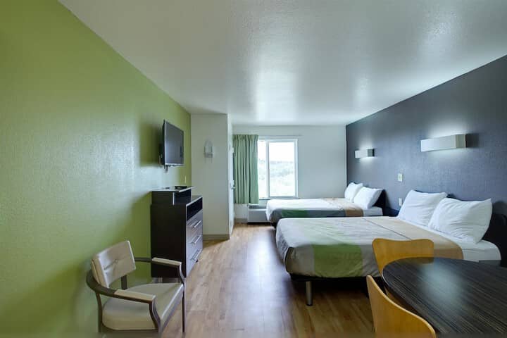 Room 16 of 38