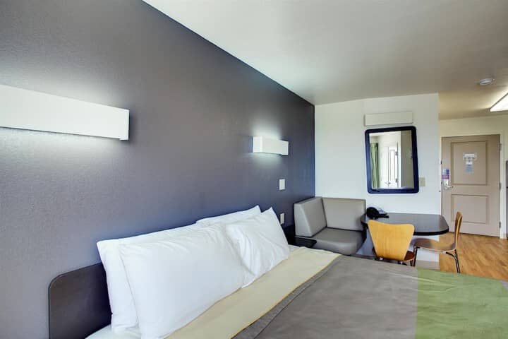 Room 14 of 38