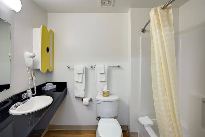 Room 4 of 38