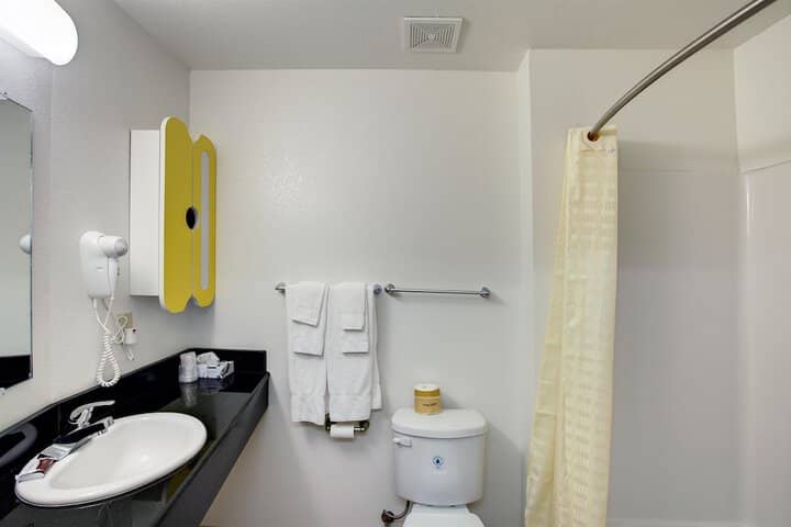 Room 6 of 38