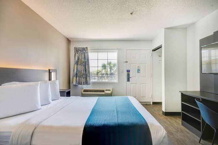 Room 16 of 30