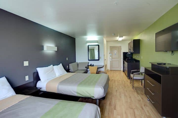 Room 15 of 38