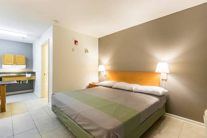 Room 13 of 30