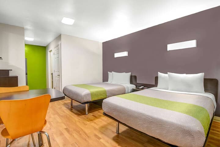 Room 8 of 33