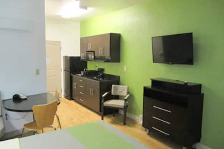 Room 25 of 38