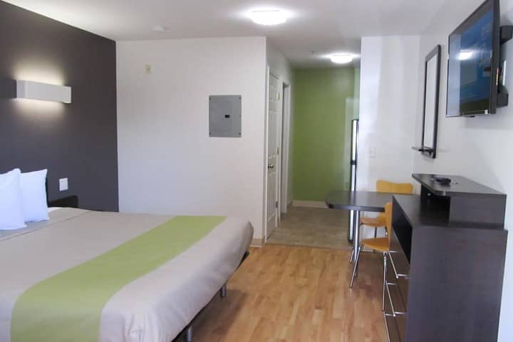 Room 18 of 33