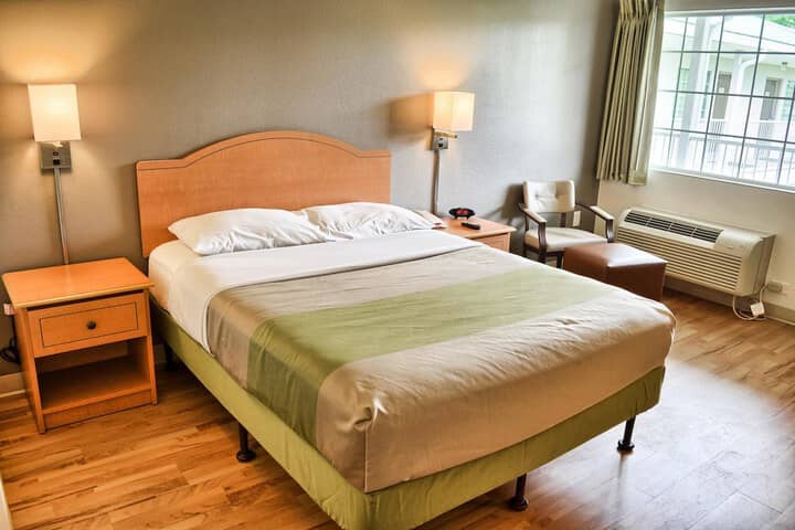 Room 8 of 33