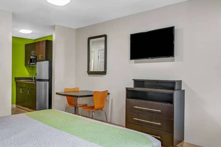 Room 4 of 33