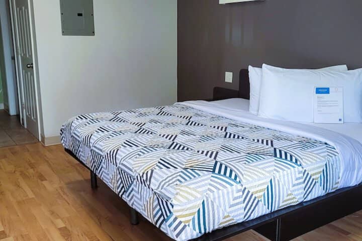 Room 20 of 33