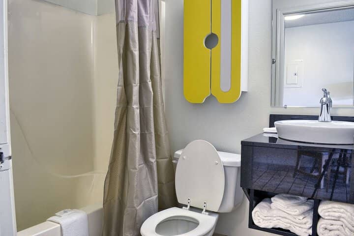 Room 16 of 33