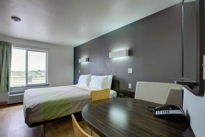 Room 9 of 38