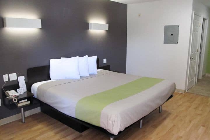 Room 16 of 33