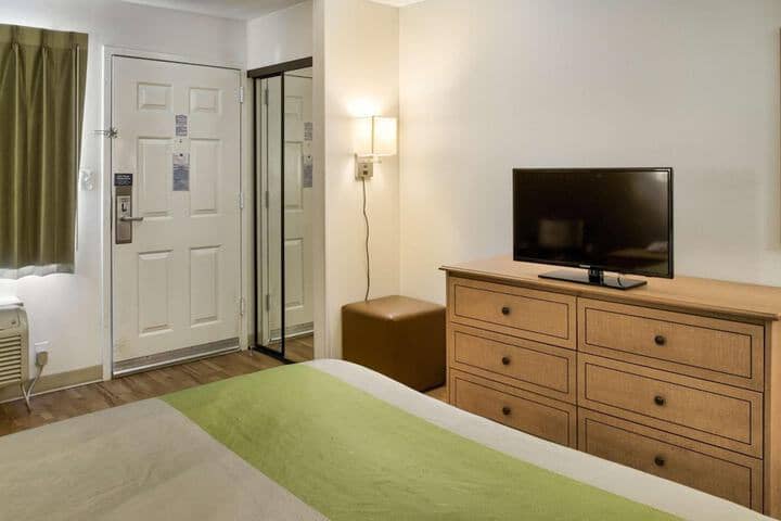 Room 4 of 30