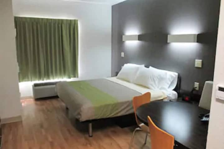 Room 18 of 38