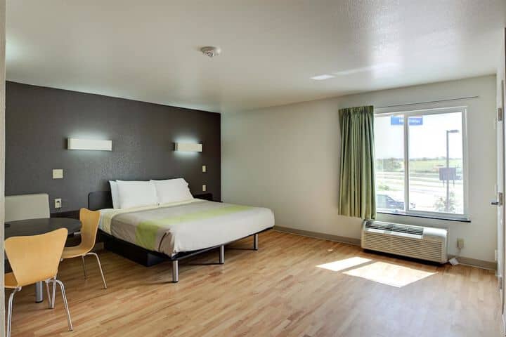 Room 13 of 38