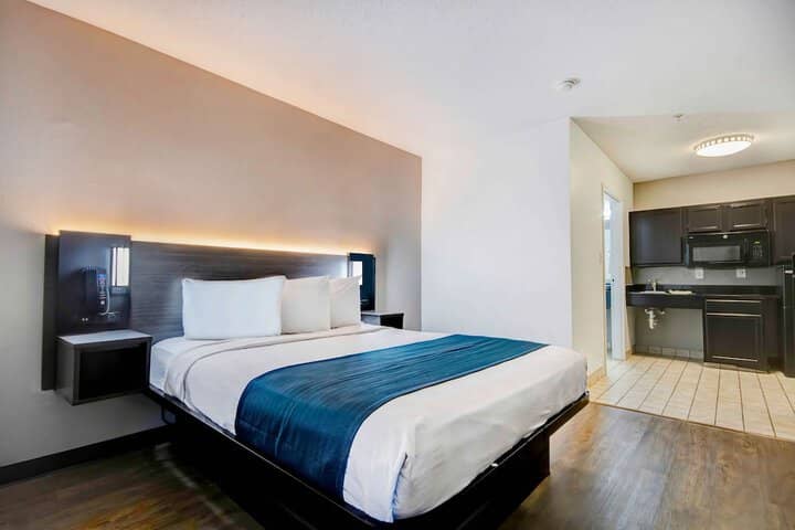 Room 9 of 30