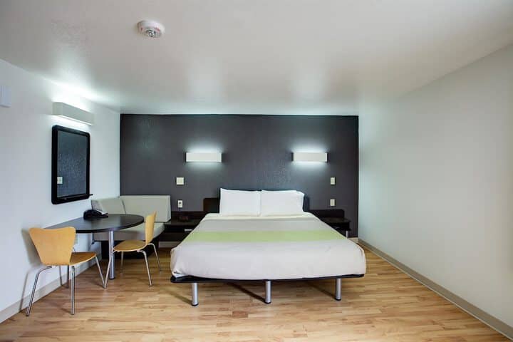 Room 12 of 38
