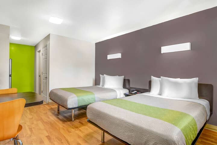 Room 9 of 33