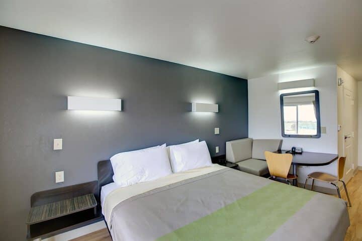 Room 8 of 38