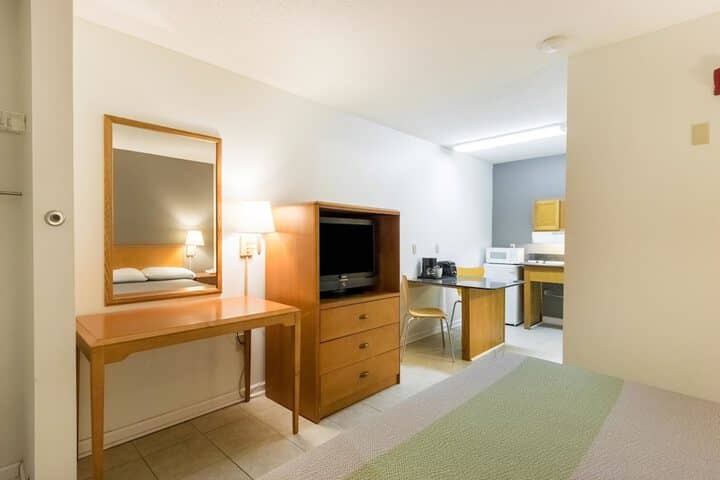 Room 8 of 30